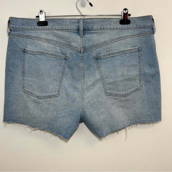 •new• OLD NAVY Mid-Rise Boyfriend Distressed Jean Shorts - Picture 4 of 8